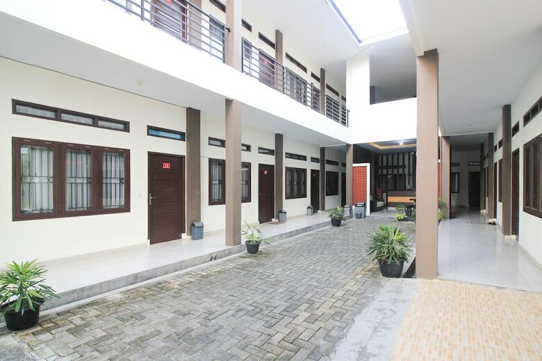 Hostal Oyo 962 Family Homestay
