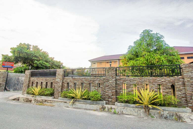 Hostal Oyo 962 Family Homestay