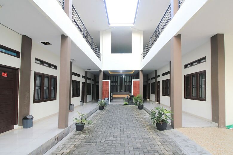 Hostal Oyo 962 Family Homestay