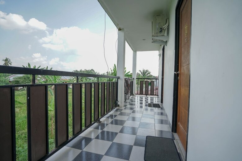 Hostal Oyo 1266 Green Palm Kostel Syariah