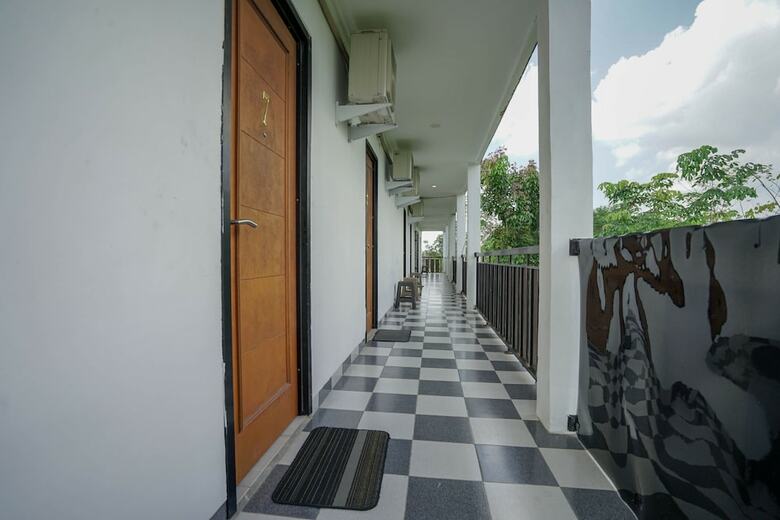 Hostal Oyo 1266 Green Palm Kostel Syariah
