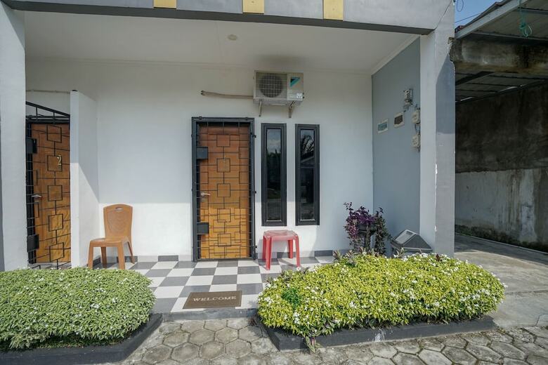 Hostal Oyo 1266 Green Palm Kostel Syariah