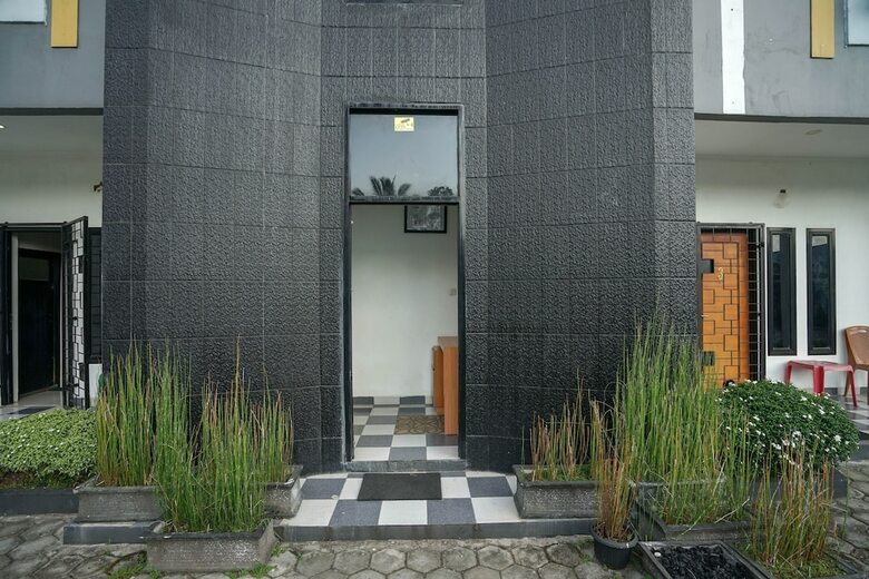 Hostal Oyo 1266 Green Palm Kostel Syariah