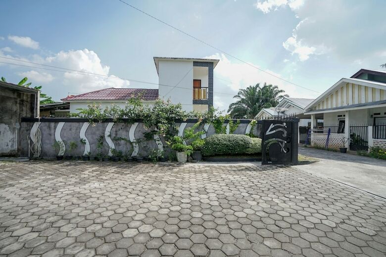 Hostal Oyo 1266 Green Palm Kostel Syariah