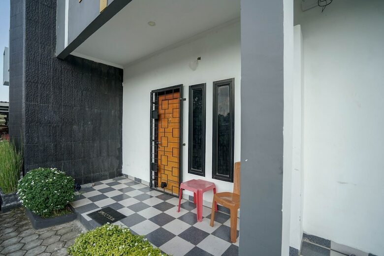 Hostal Oyo 1266 Green Palm Kostel Syariah