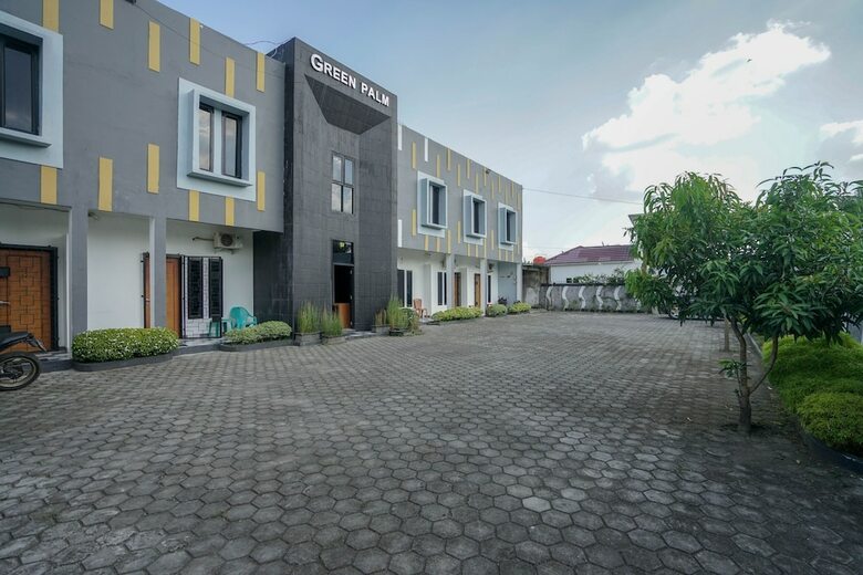 Hostal Oyo 1266 Green Palm Kostel Syariah