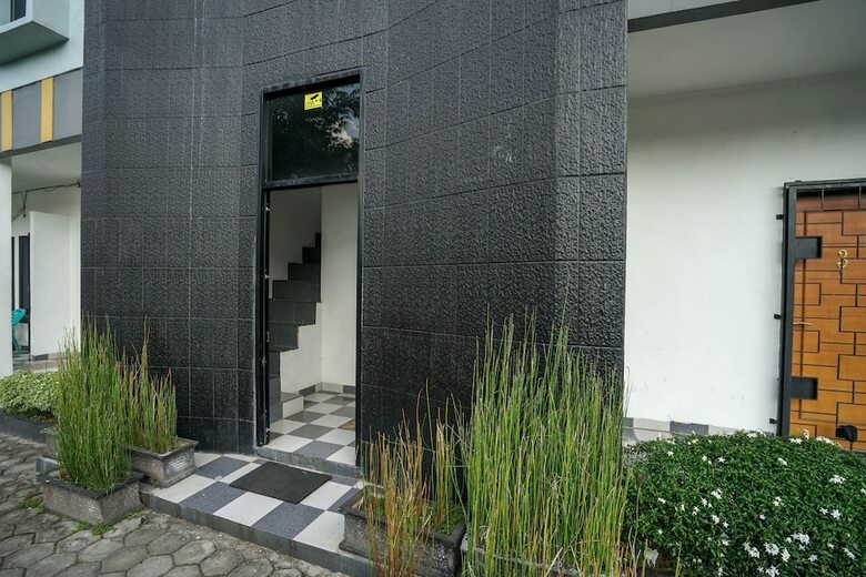 Hostal Oyo 1266 Green Palm Kostel Syariah