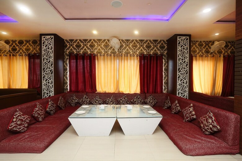 Hotel Oyo 564 Town Hall Party Palace