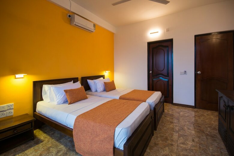 Hotel Ceyloni Panorama Resort