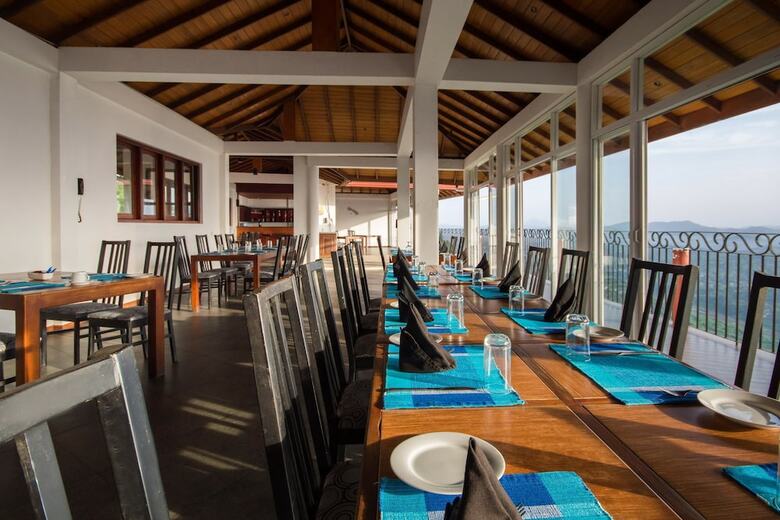 Hotel Ceyloni Panorama Resort