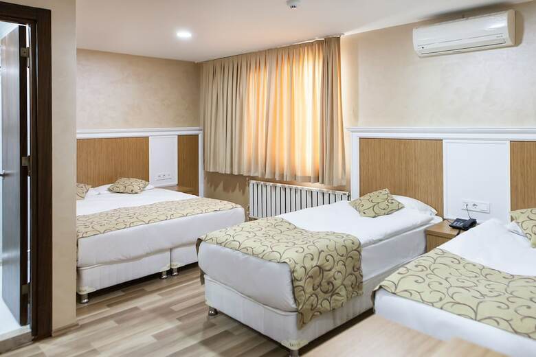 Lal Hotel