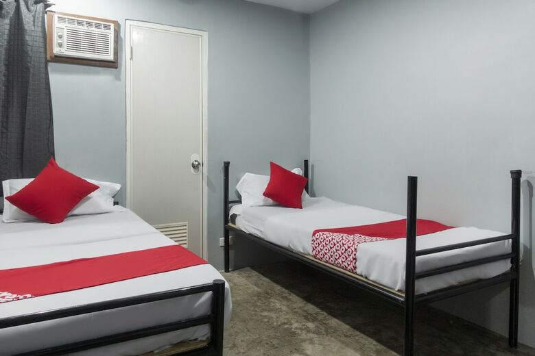 Hostal Oyo 561 Abn Hostel