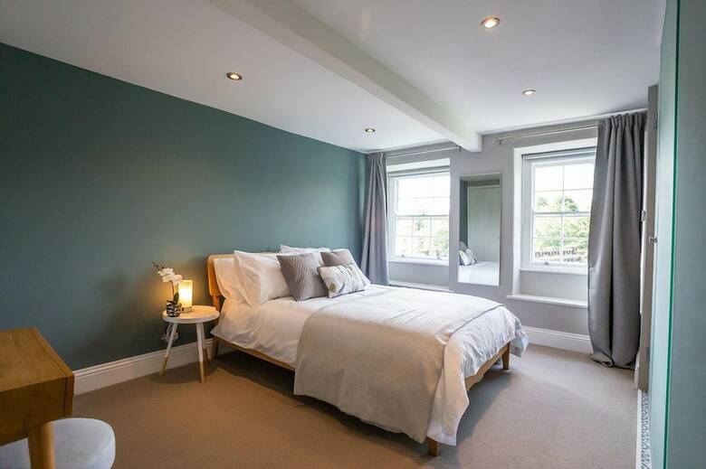 Clovelly House