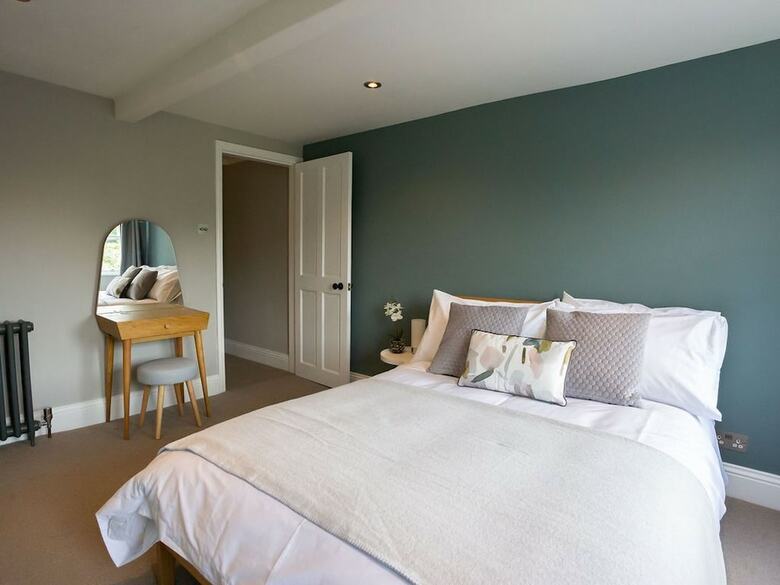 Clovelly House