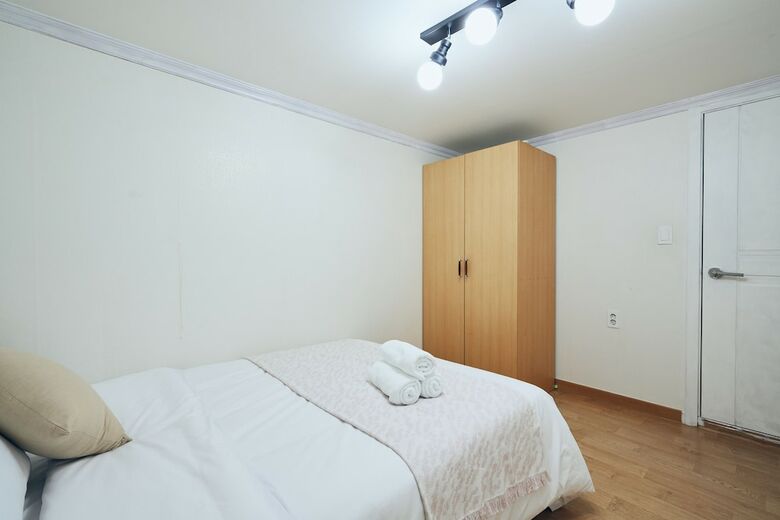 Apartamentos Myeongdong Station 2min House