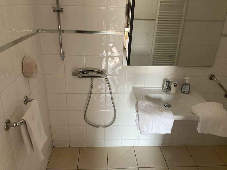 Hostal The Resid For Calixte