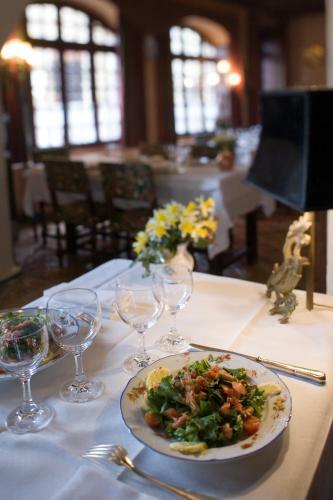 Hotel Hostellerie Du Vieux P�rouges