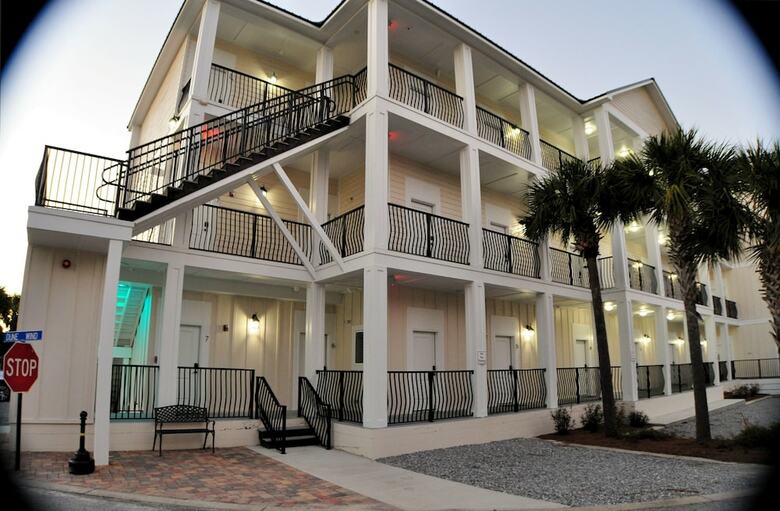 Hotel 30-a Suites