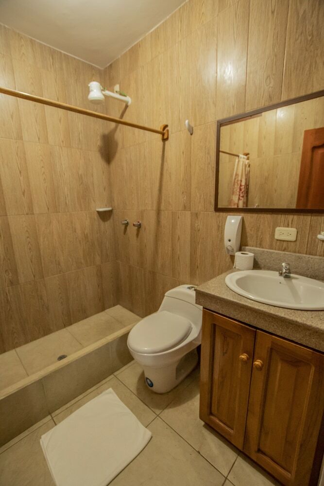 Hotel Hostal Tongo Reef