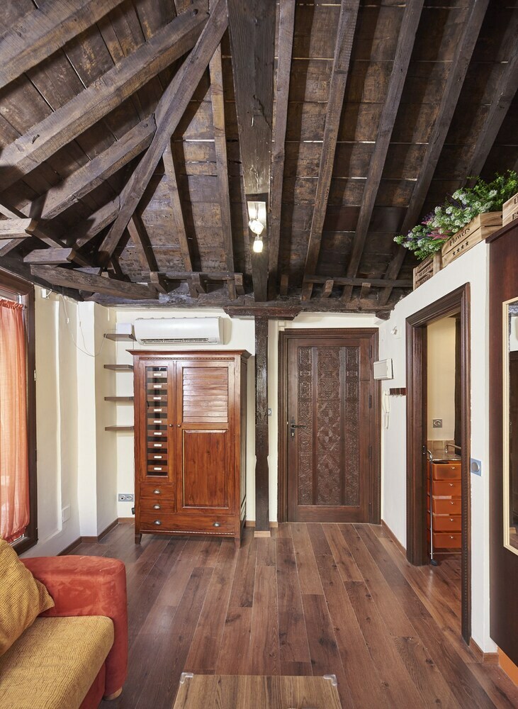 Apartamentos Peque�o Atico San Matias