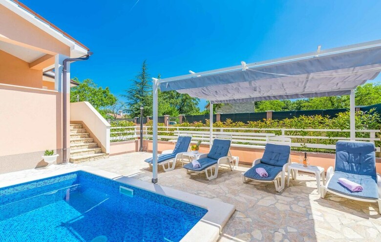 Villa Dina