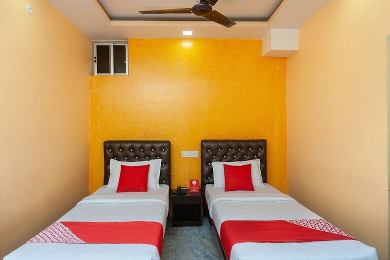 Hotel Oyo 30579 Royal Palace Marina