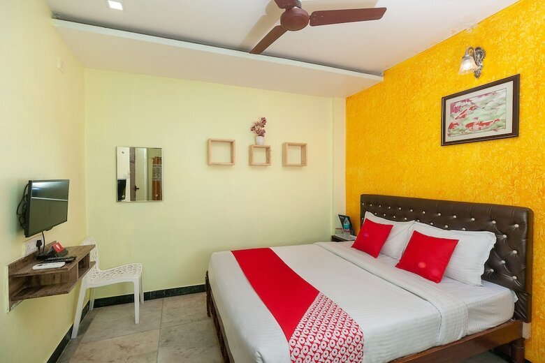 Hotel Oyo 30579 Royal Palace Marina