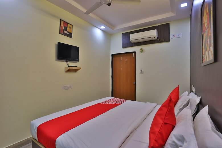 Oyo 28024 Hotel Royal Palace