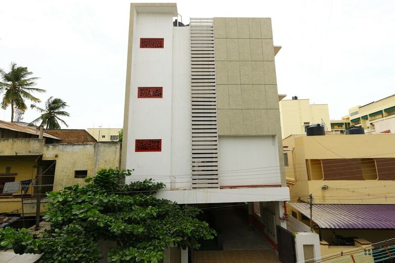 Hotel Oyo 40876 Sri Kamadhenu Residency