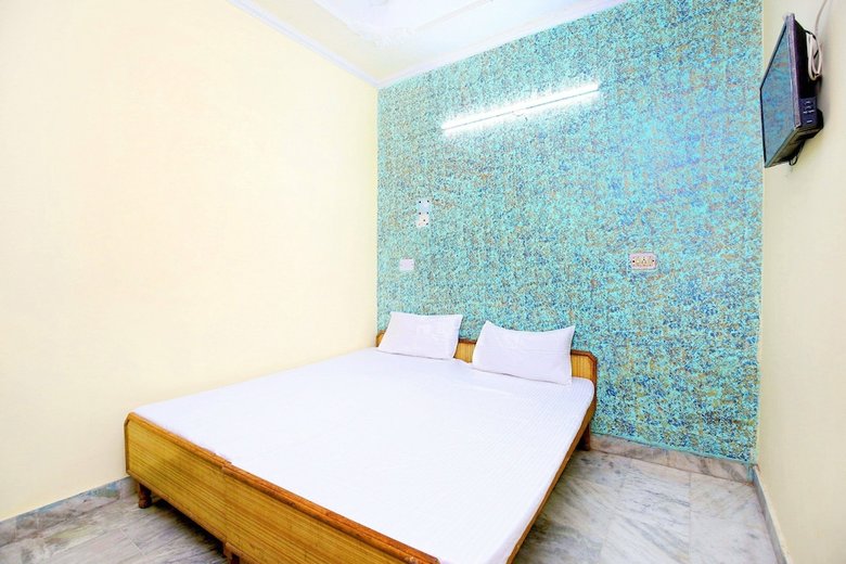 Spot On 43673 Hotel New Mehak Palace