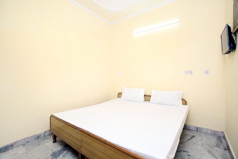 Spot On 43673 Hotel New Mehak Palace