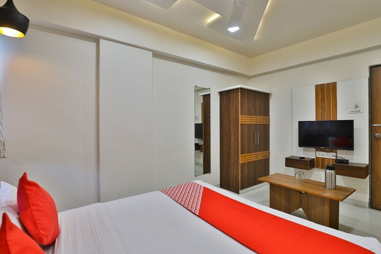 Oyo 15981 Hotel Shiv Ganga