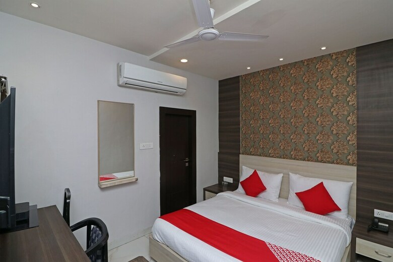 Hotel Oyo Flagship 29055 Megha Inn Charbagh