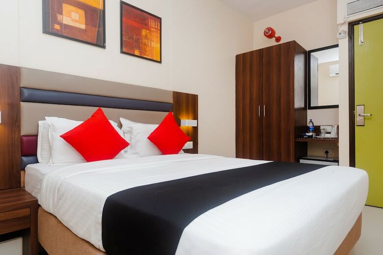 Hotel Capital O 29704 Regal International