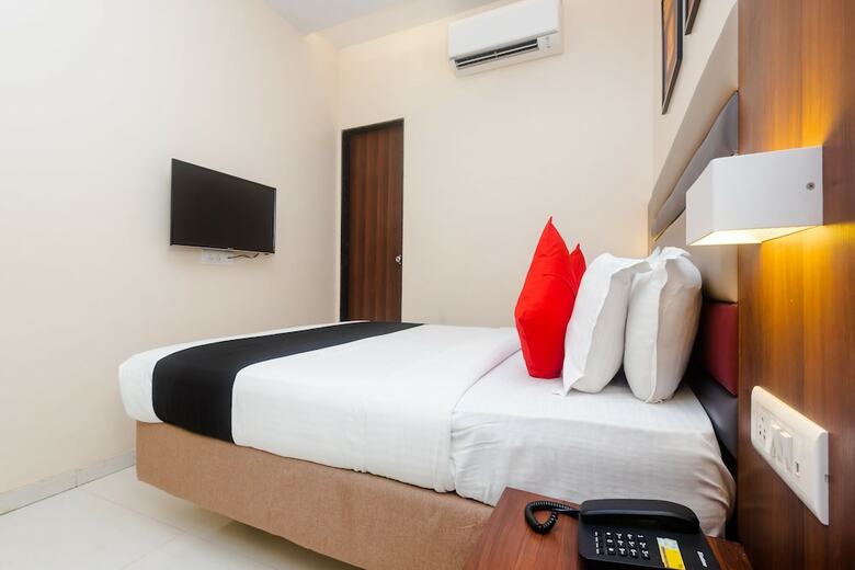 Hotel Capital O 29704 Regal International