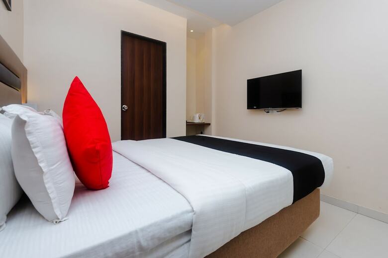 Hotel Capital O 29704 Regal International