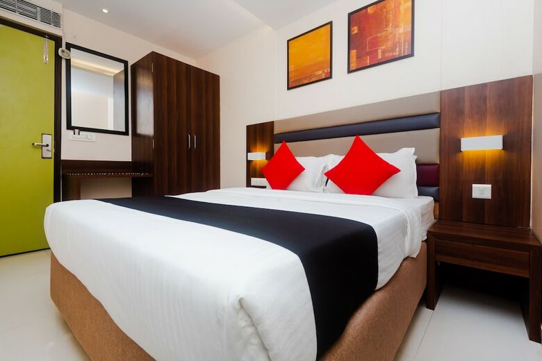 Hotel Capital O 29704 Regal International