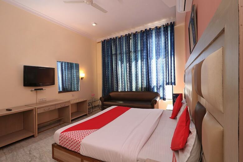 Hotel Oyo 26811 Birdhouse Residency
