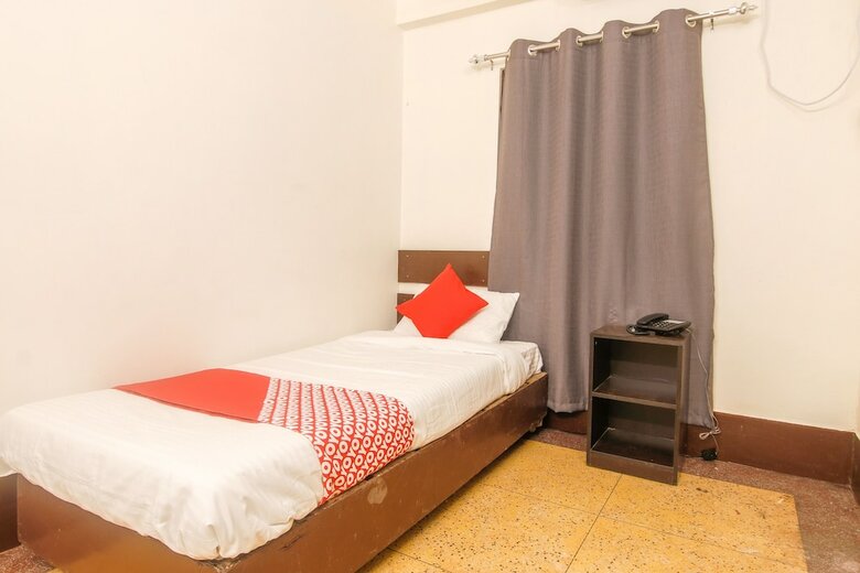 Hotel Oyo 22421 Indiraj