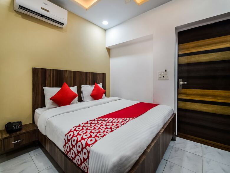 Hotel Oyo 29111 Tak International