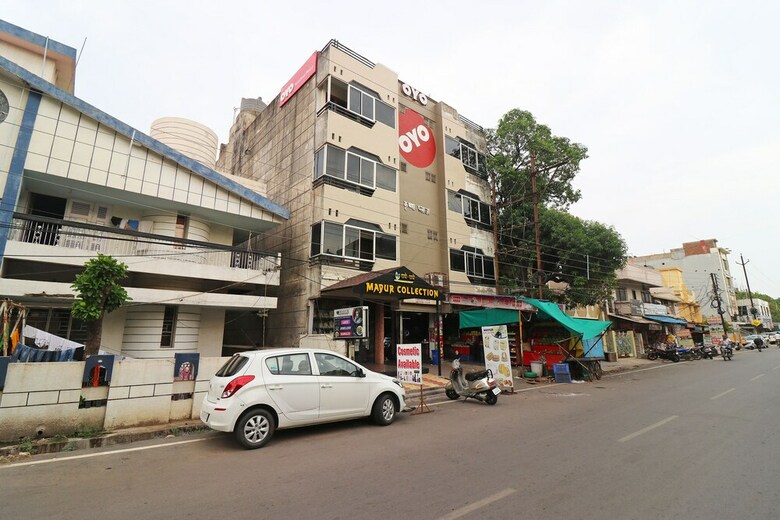 Hotel Oyo 23639 Krishna Plaza