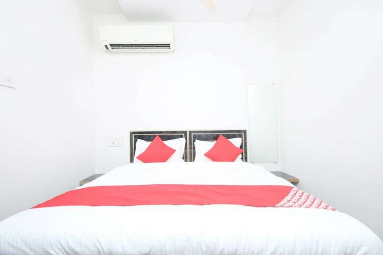 Oyo 26738 Hotel Supreet