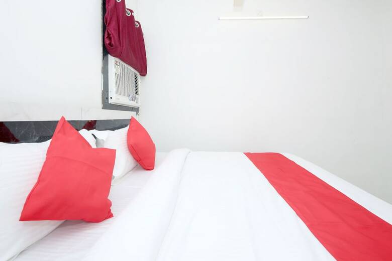 Oyo 26738 Hotel Supreet