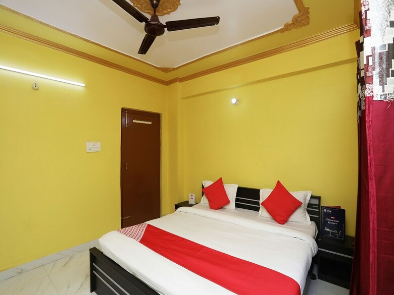 Hotel Oyo 23463 Ar Square