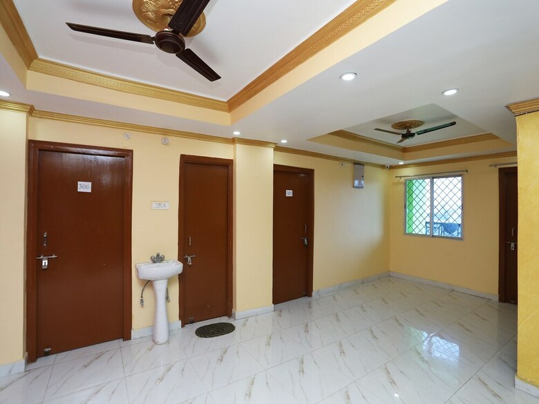 Hotel Oyo 23463 Ar Square