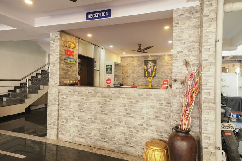 Hotel Oyo 28089 Uk Service Apartment