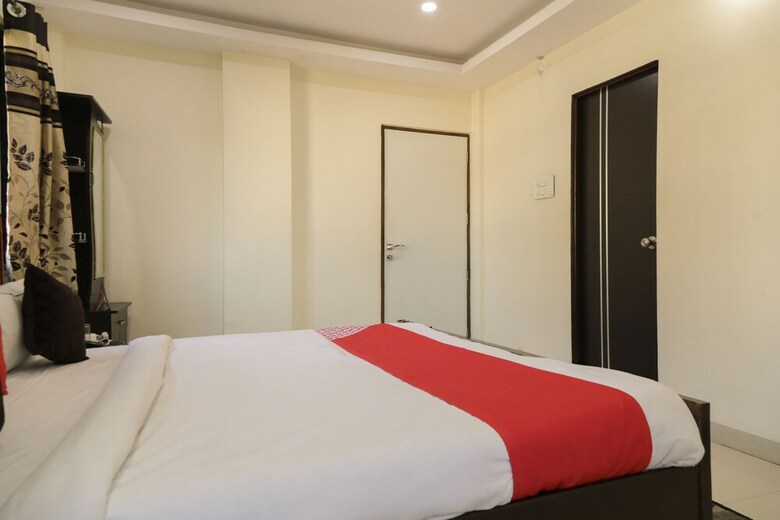 Hotel Oyo 28089 Uk Service Apartment