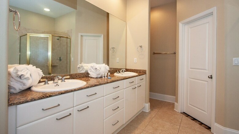 Modern Condo With Bay View - Unit Crb0106