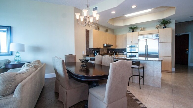 Modern Condo With Bay View - Unit Crb0106