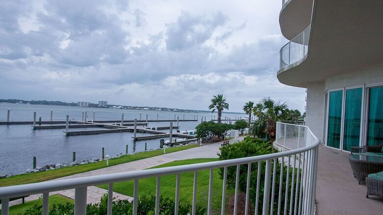 Condo With Bay View And Media Room - Unit Crb0107